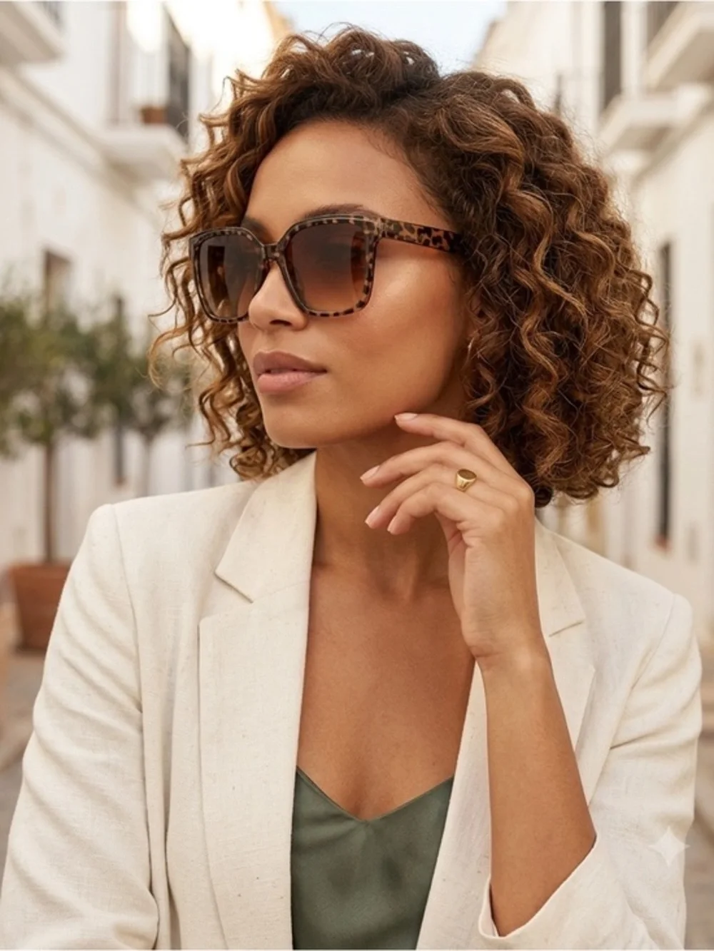 Trendy Tortoiseshell Square Sunglasses with Brown Gradient Lenses Animal Print